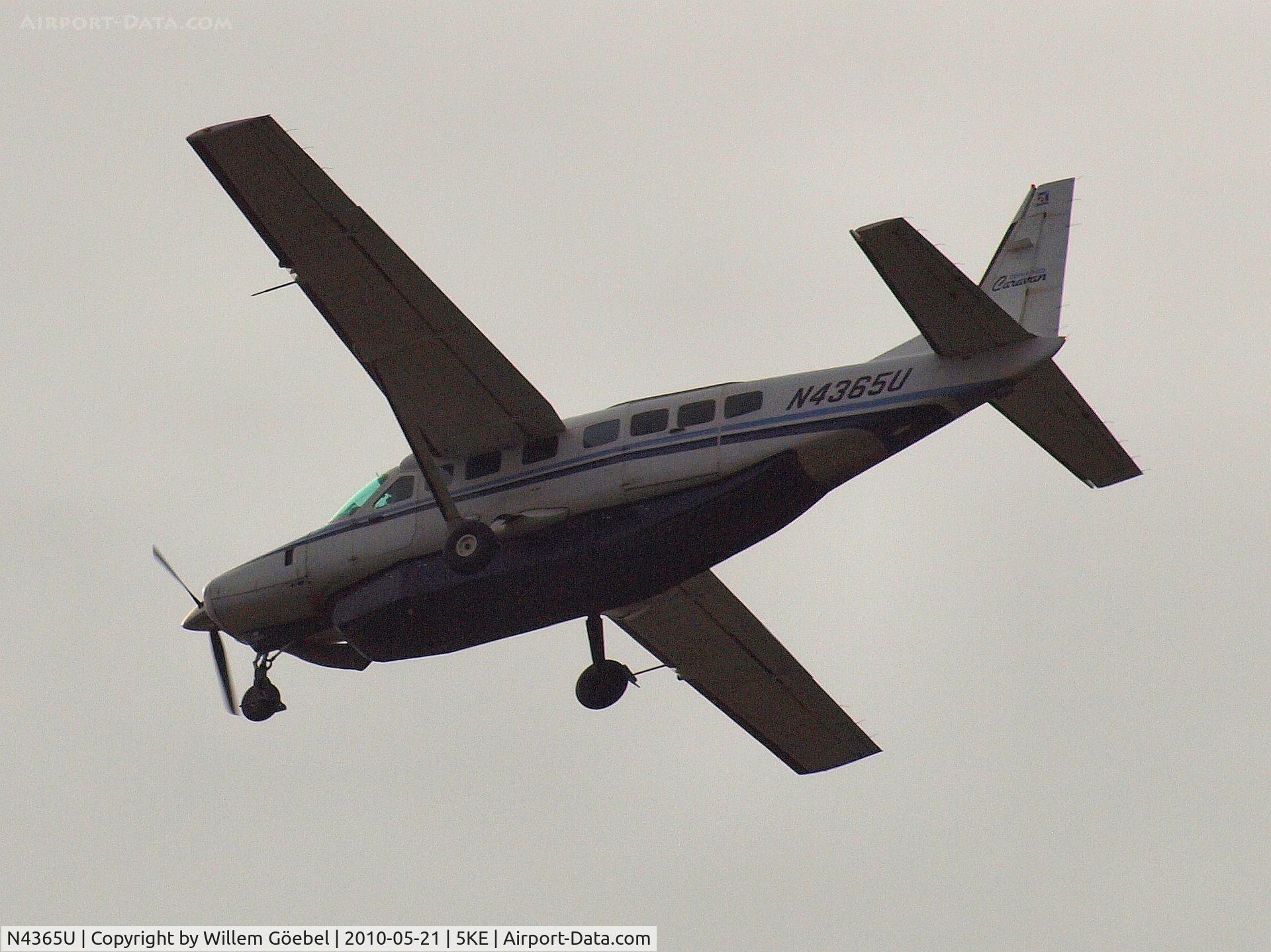 N4365U, 1991 Cessna 208B C/N 208B0253, Fly over in Ketchikan Harbor