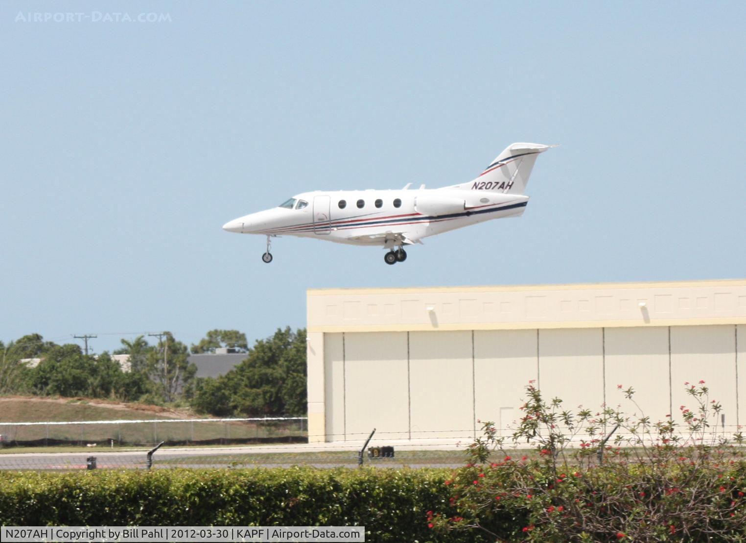 N207AH, 2007 Hawker Beechcraft Corp 390 C/N RB-207, Final approach to Naples Municipal