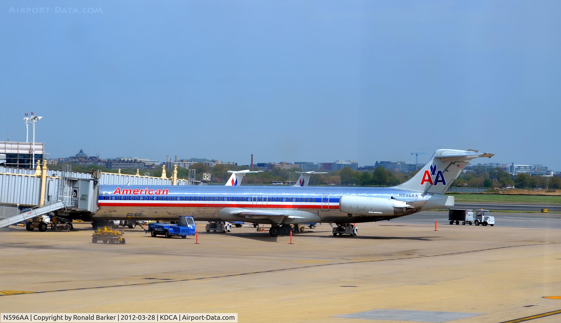 N596AA, 1992 McDonnell Douglas MD-83 (DC-9-83) C/N 53286, DCA, VA