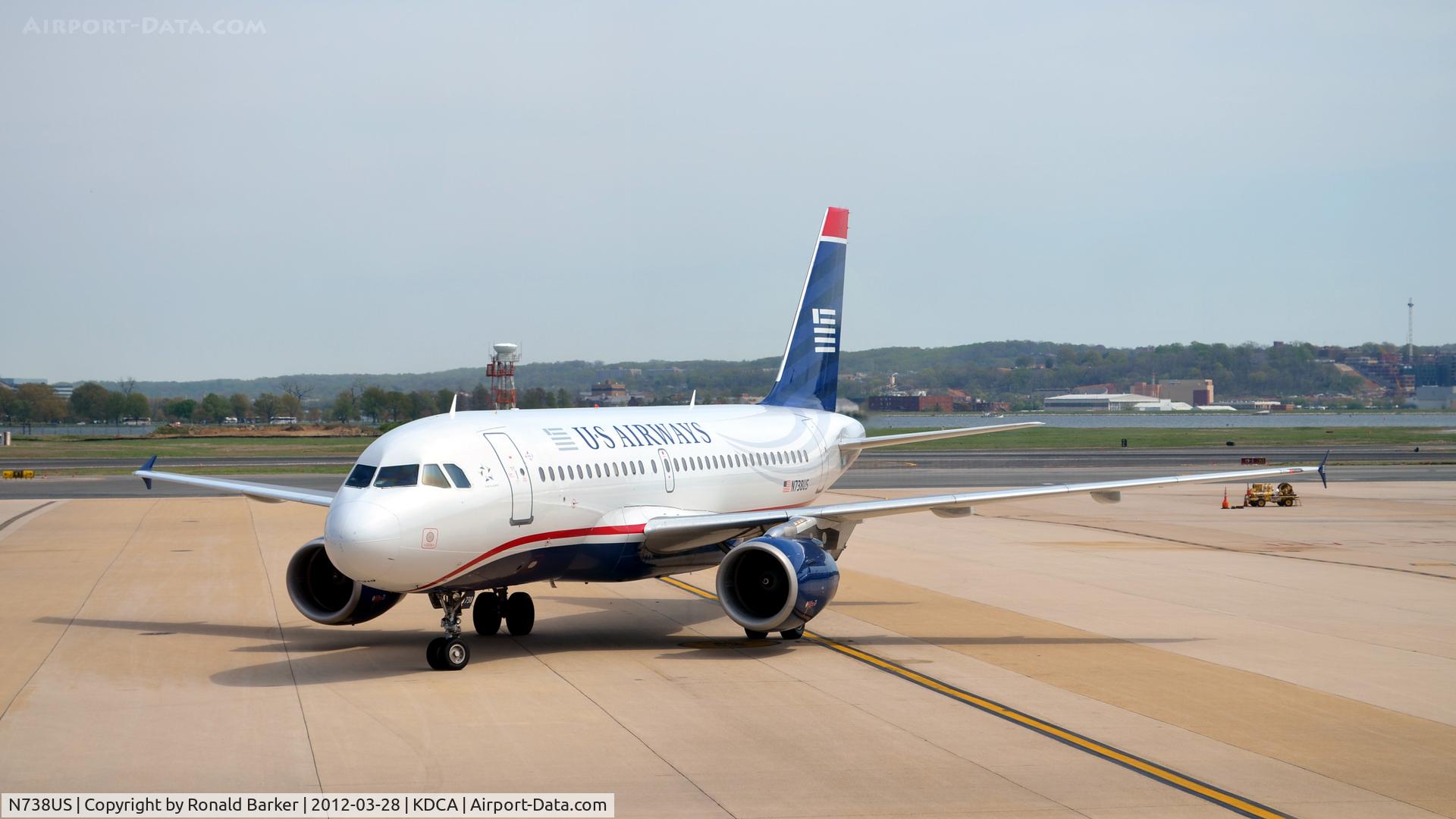 N738US, 2000 Airbus A319-112 C/N 1254, Taxi DCA, VA