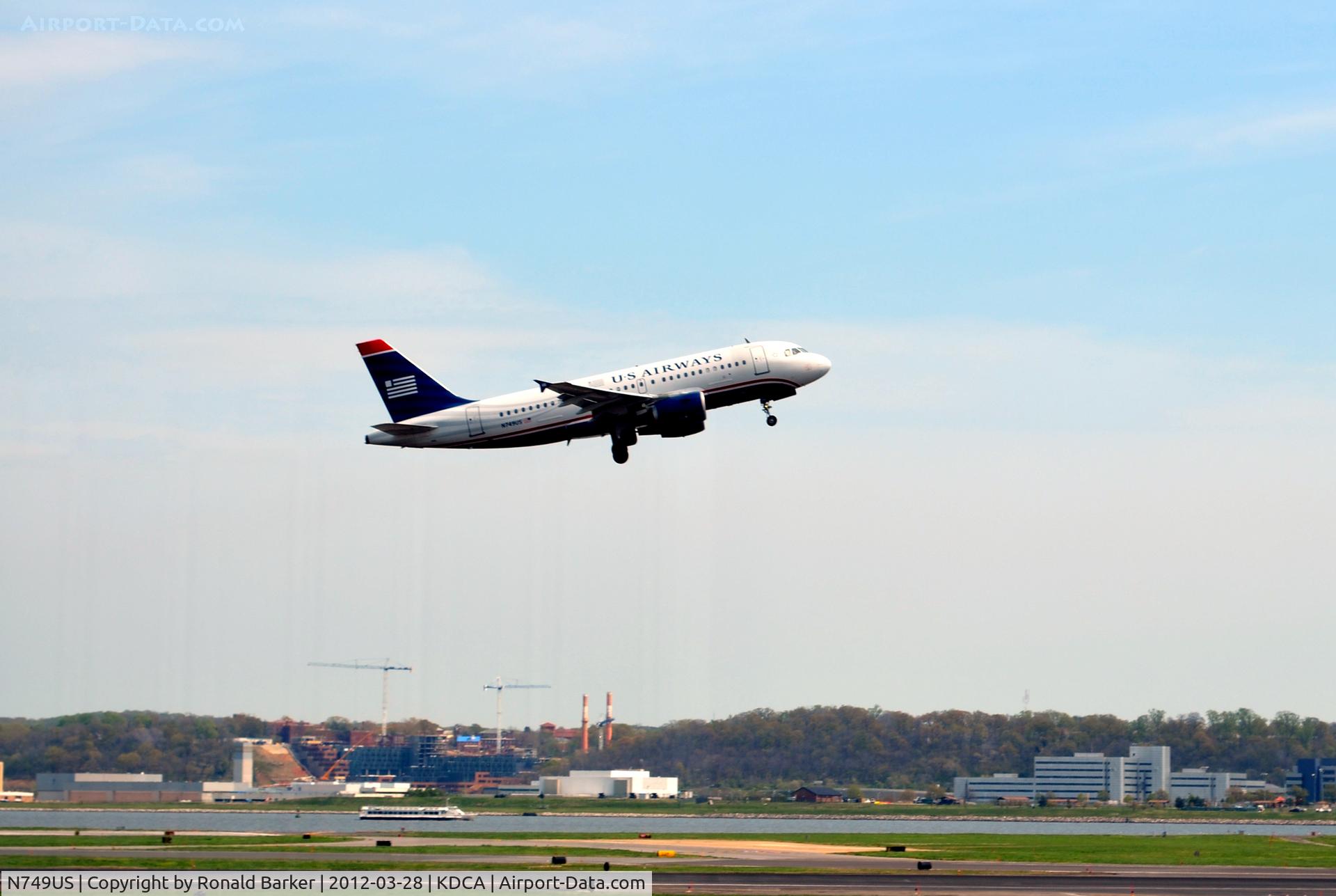 N749US, 2000 Airbus A319-112 C/N 1313, Takeoff DCA