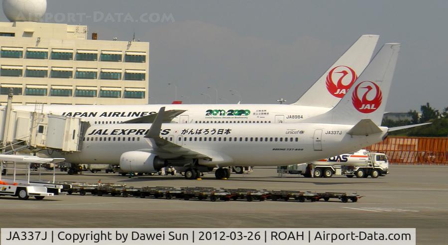 JA337J, 2011 Boeing 737-846 C/N 40352, Naha Airport