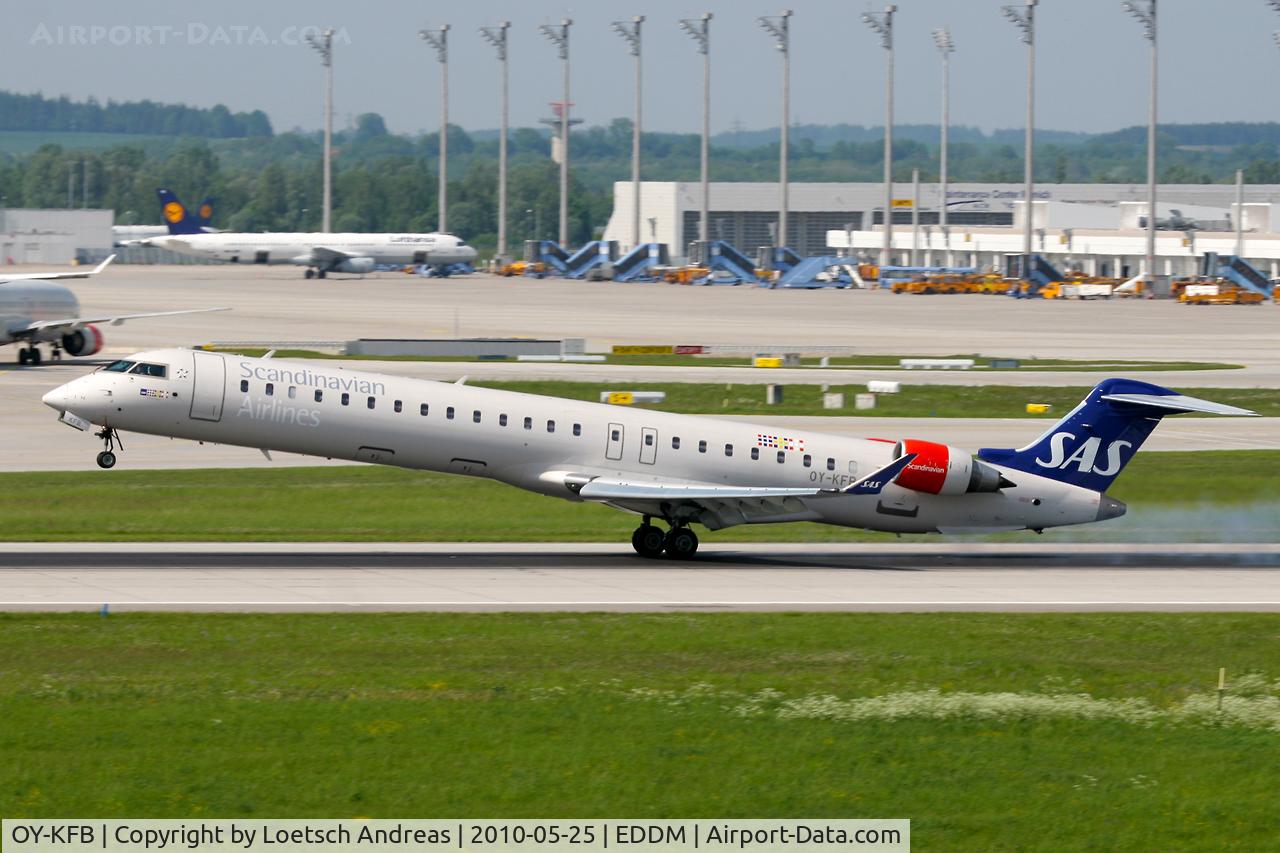 OY-KFB, 2008 Bombardier CRJ-900 (CL-600-2D24) C/N 15211, Landing