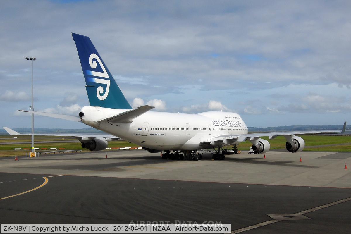 ZK-NBV, 1998 Boeing 747-419 C/N 26910, At Auckland