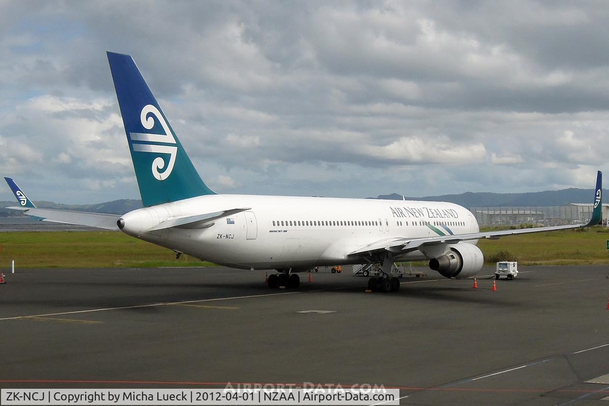 ZK-NCJ, 1995 Boeing 767-319/ER C/N 26915, At Auckland