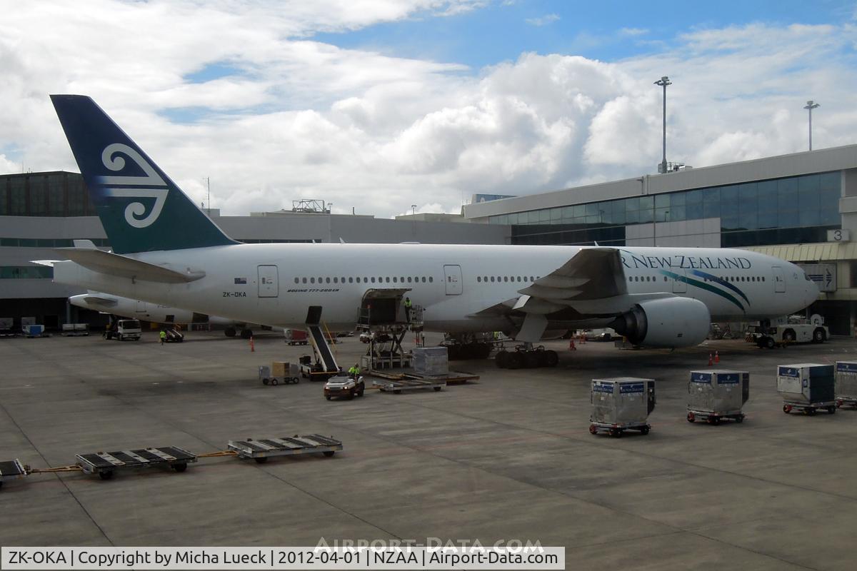 ZK-OKA, 2005 Boeing 777-219/ER C/N 29404, At Auckland