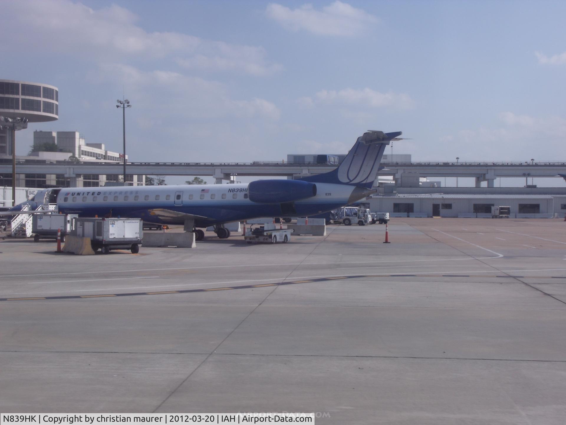 N839HK, 2004 Embraer ERJ-145LR (EMB-145LR) C/N 14500829, UNITED EXPRESS