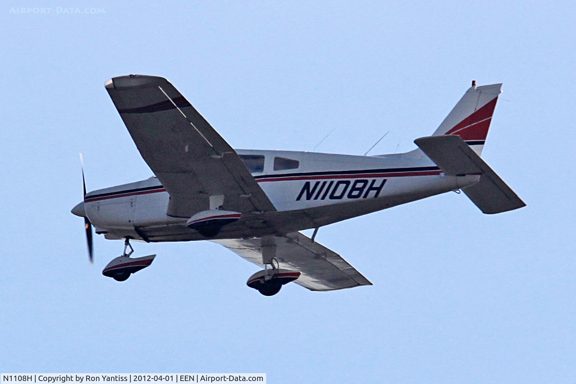 N1108H, Piper PA-28-151 C/N 28-7715309, Final runway 02, Dillant-Hopkins Airport, Keene, NH