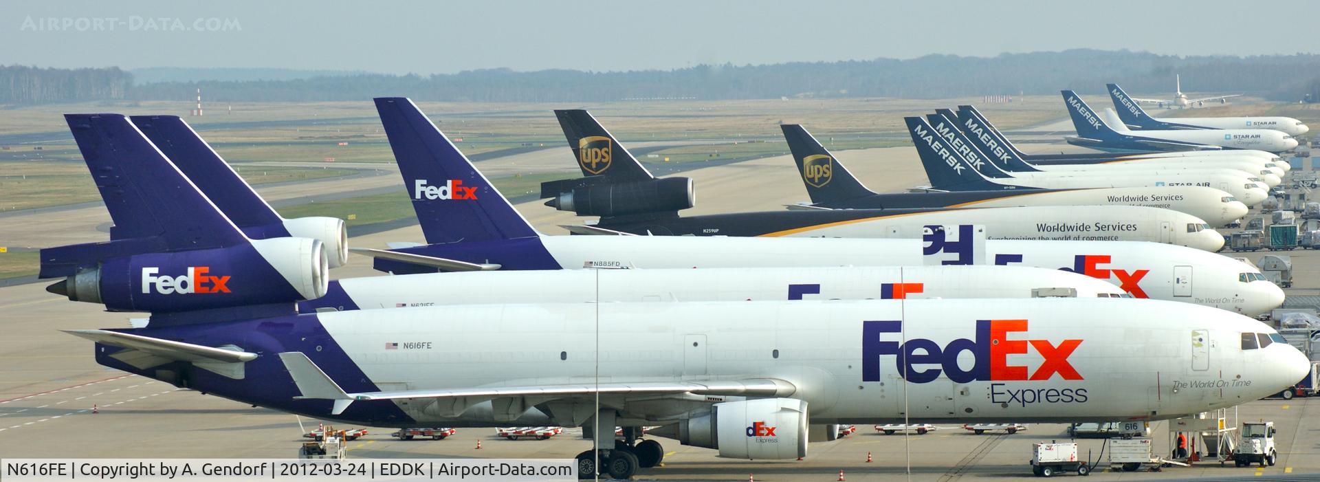 N616FE, 1995 McDonnell Douglas MD-11F C/N 48747, Fed Ex, this freighter is waiting to be unloaded at Köln / Bonn (EDDK)