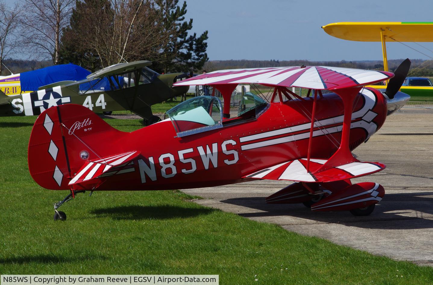 N85WS, 1985 Christen Pitts S-1T C/N 1028, Parked in the sun.