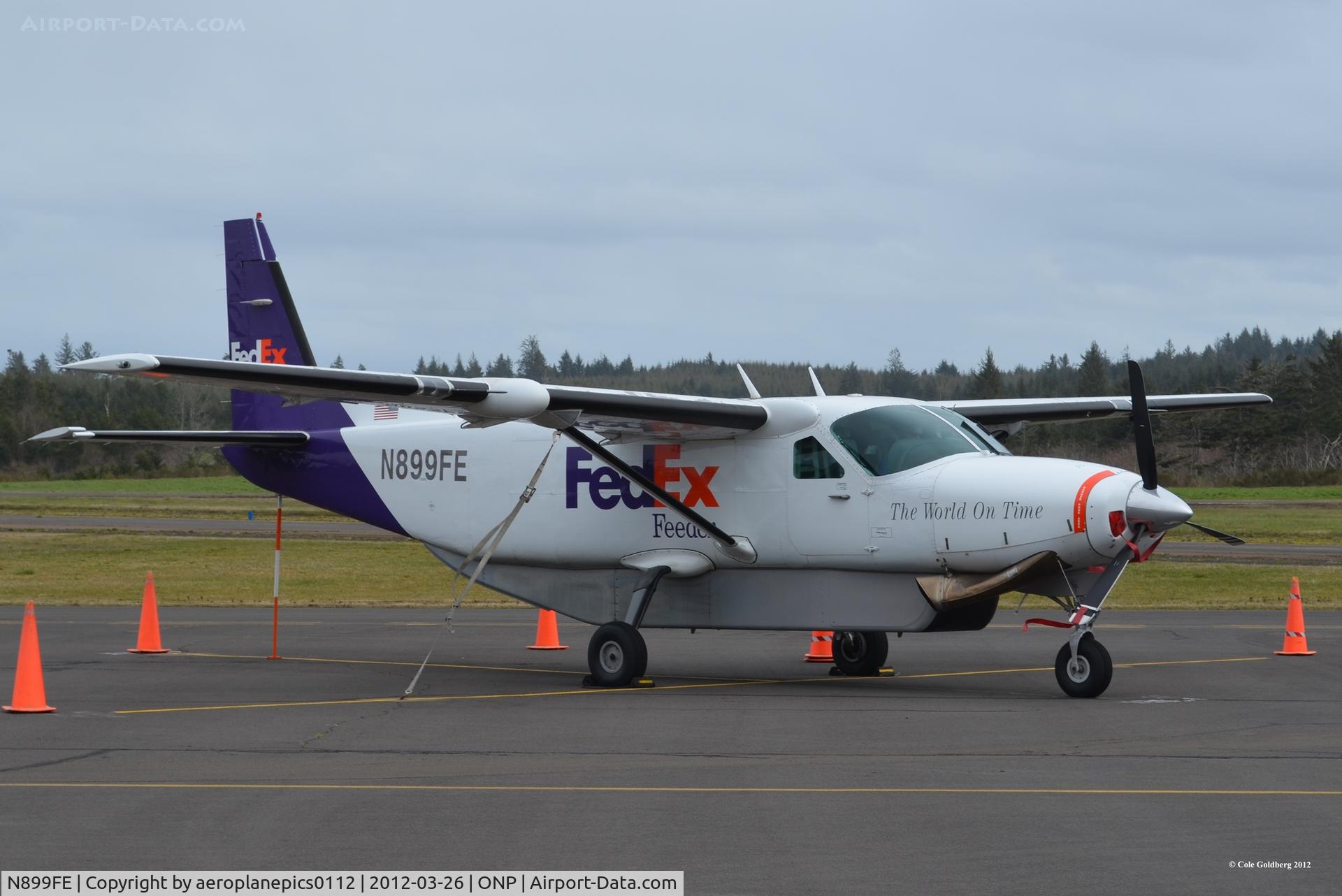 N899FE, 1990 Cessna 208B C/N 208B0235, N899FE seen at KONP.