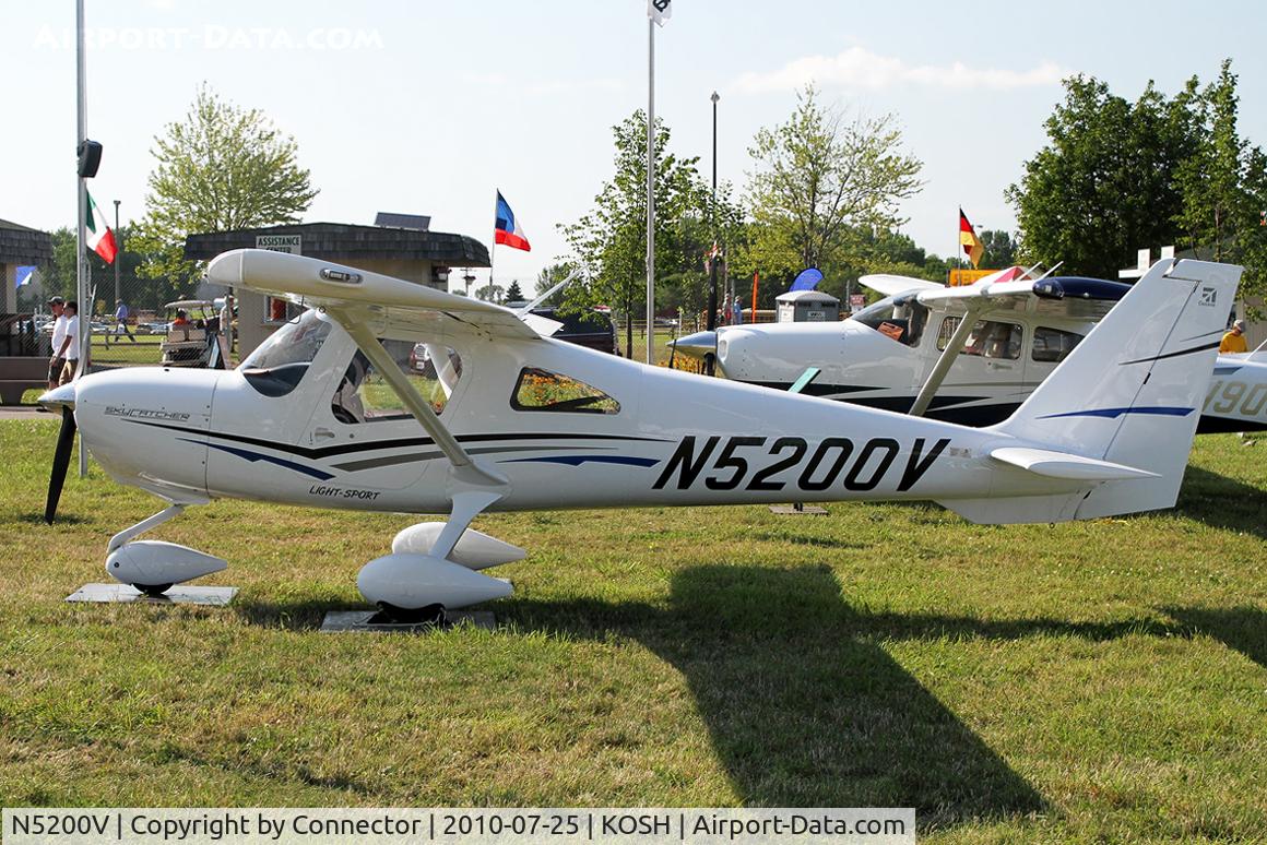 N5200V, Cessna 162 Skycatcher C/N 16200008, EAA Airventure 2010.