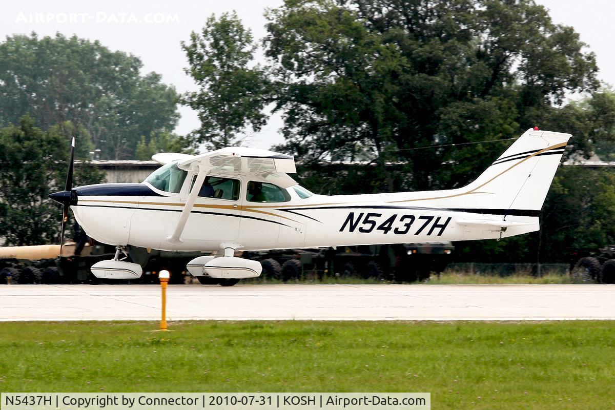 N5437H, 1975 Cessna 172M C/N 17265435, EAA Airventure 2010.