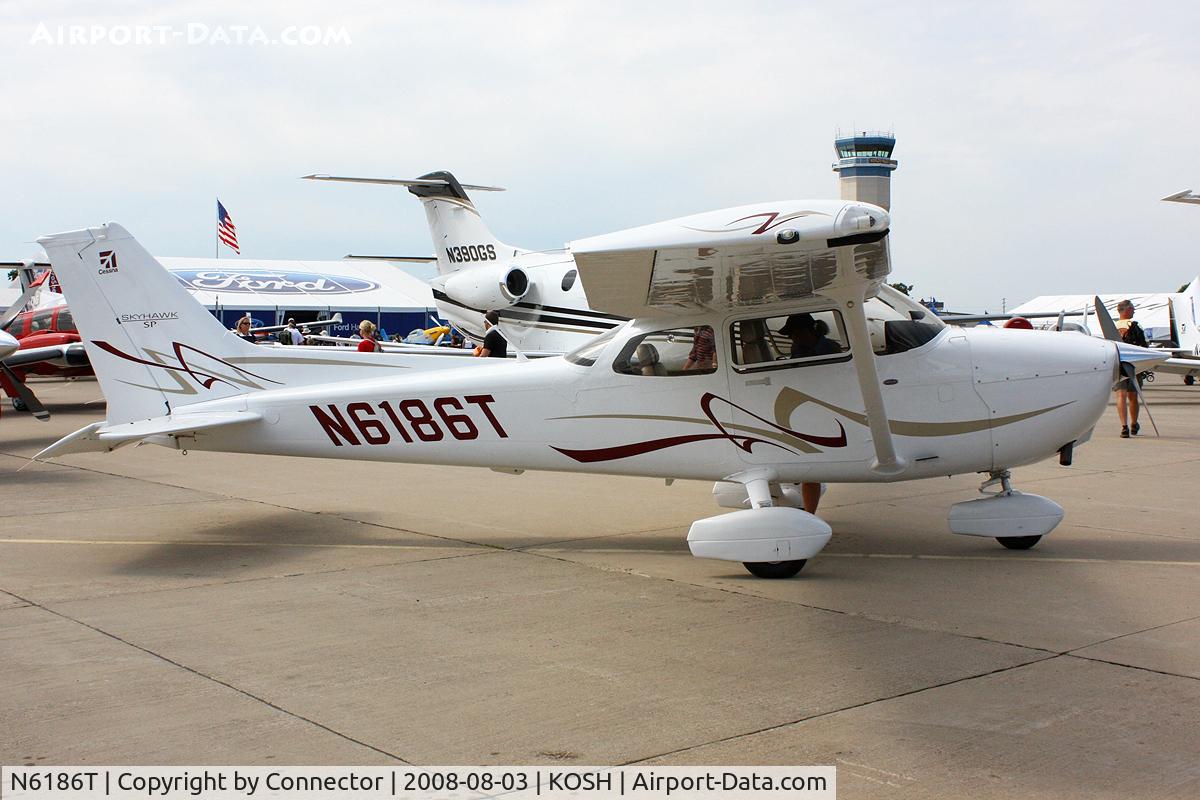 N6186T, 2008 Cessna 172S C/N 172S10729, EAA Airventure 2008.