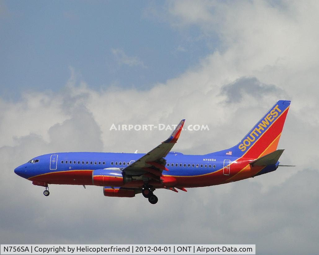N756SA, 1999 Boeing 737-7H4 C/N 27872, On final for 26R