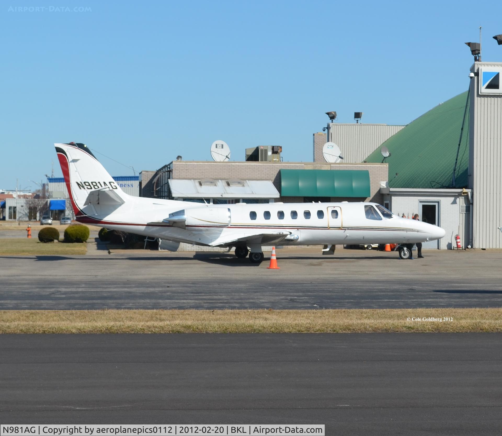 N981AG, 1998 Cessna 560 Citation Ultra C/N 560-0466, N981AG seen at Landmark Aviation at KBKL.