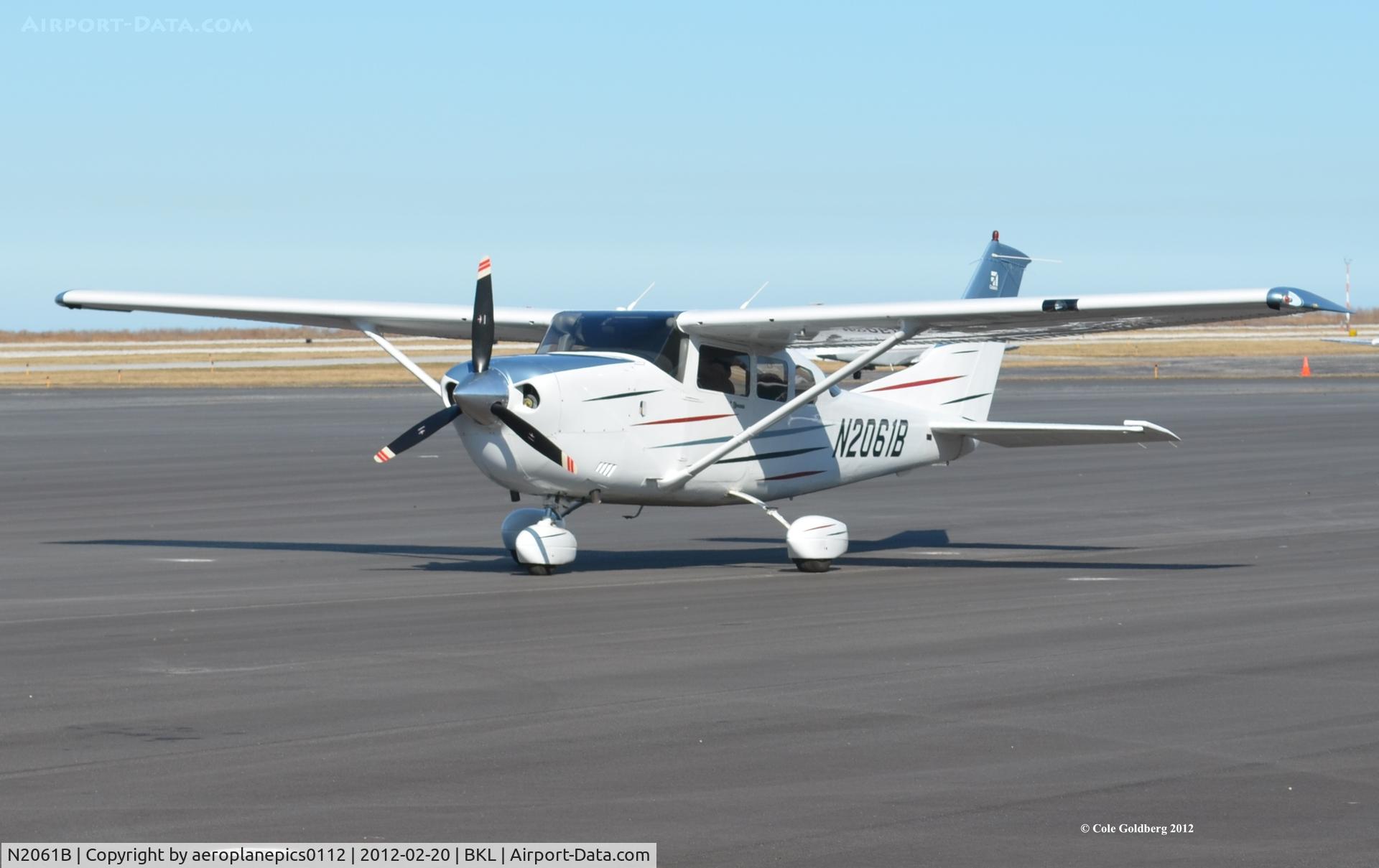 N2061B, 2003 Cessna 206H Stationair C/N 20608200, N2061B seen an hour before it departs from KBKL.