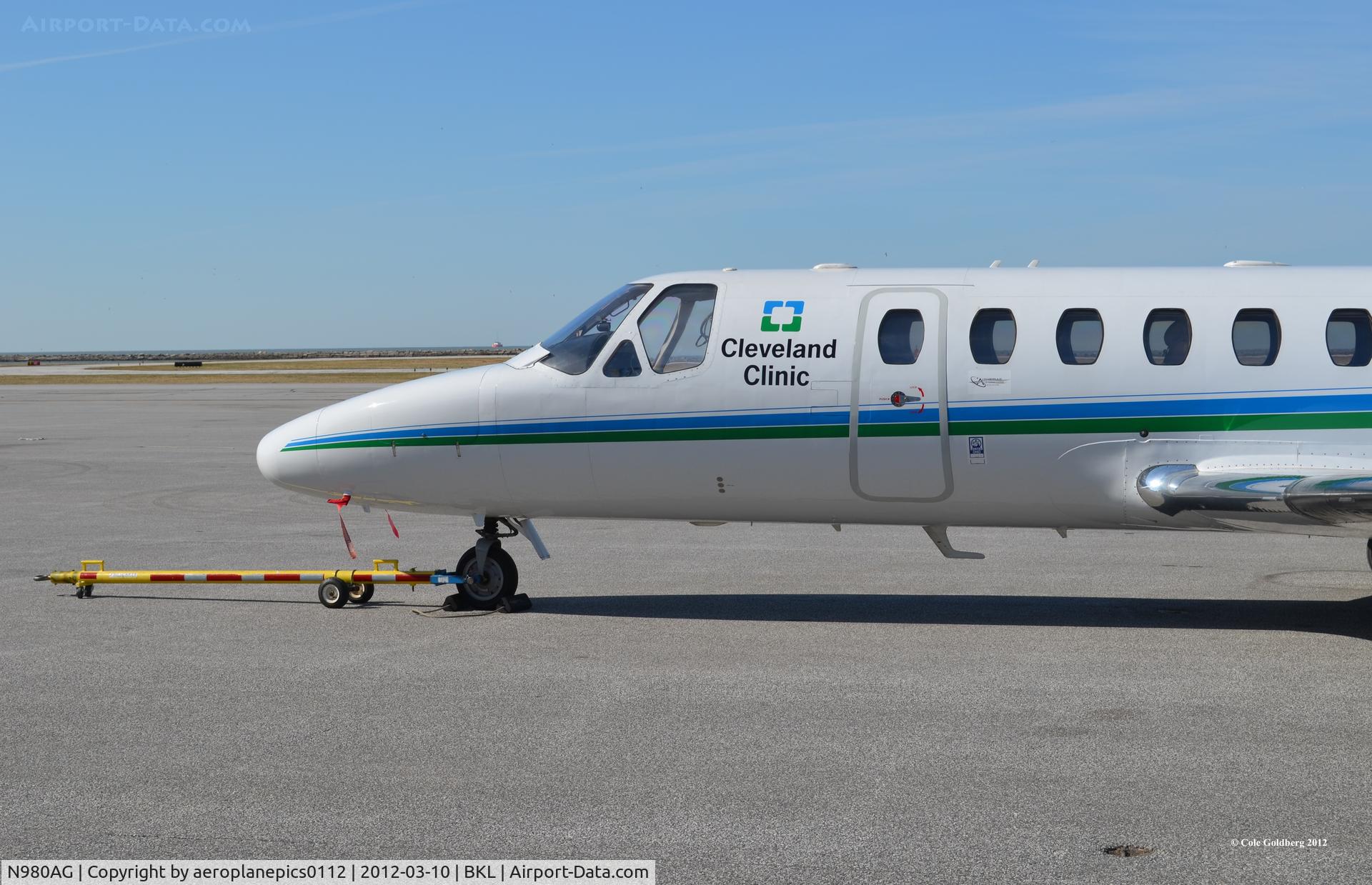 N980AG, 1996 Cessna 560 Citation Ultra C/N 560-0348, N980AG parked next to the terminal at KBKL.