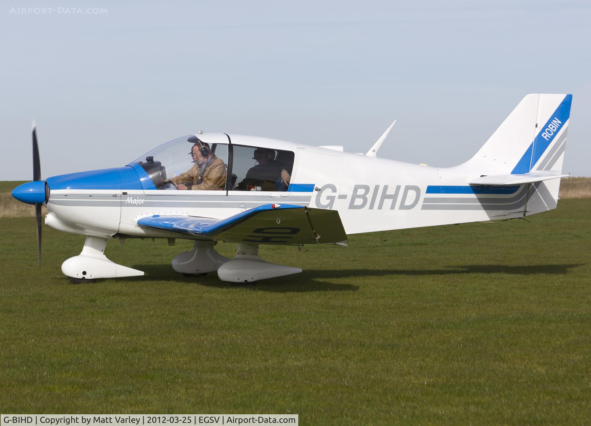 G-BIHD, 1980 Robin DR-400-160 Chevalier C/N 1510, About to depart the fly in.