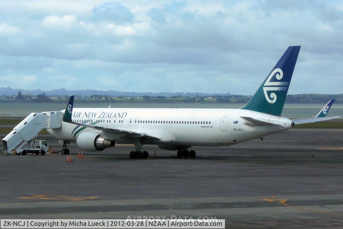 ZK-NCJ, 1995 Boeing 767-319/ER C/N 26915, At Auckland