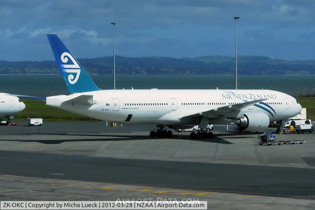ZK-OKC, 2006 Boeing 777-219/ER C/N 34377, At Auckland