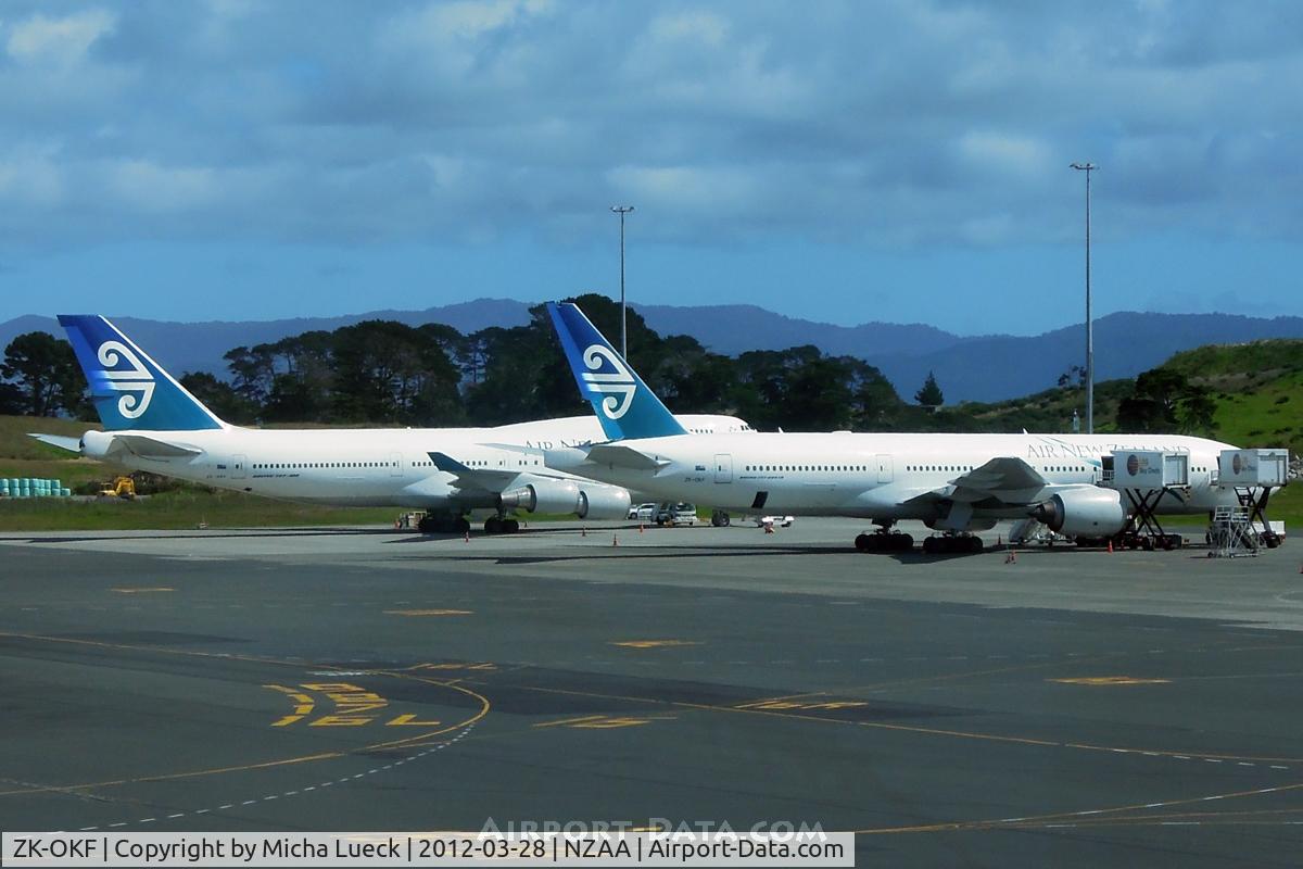 ZK-OKF, 2006 Boeing 777-219/ER C/N 34378, At Auckland