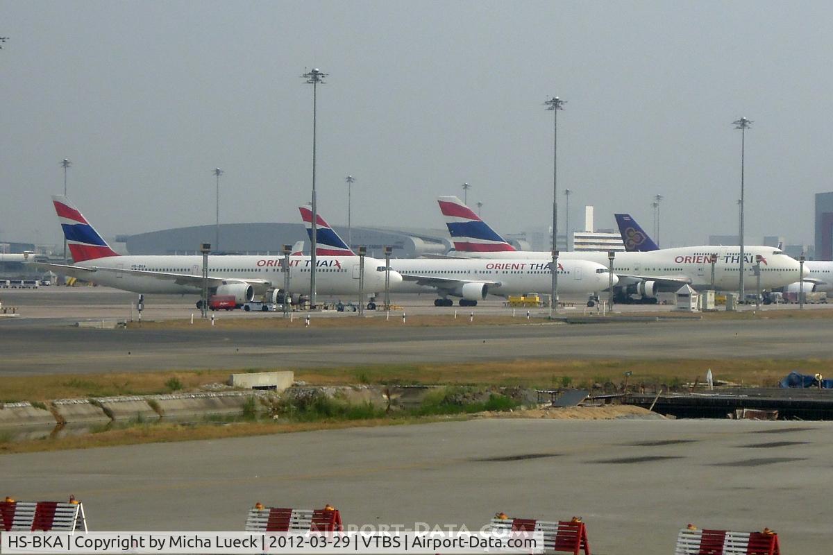 HS-BKA, 1996 Boeing 767-3W0/ER C/N 28148, Orient Thai line-up