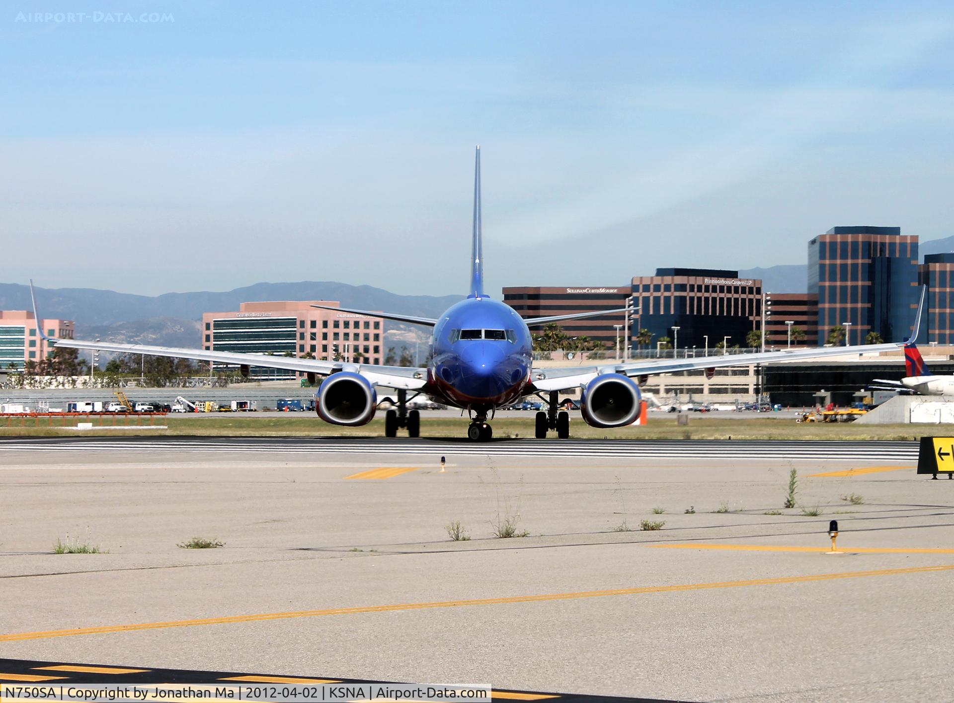 N750SA, 1999 Boeing 737-7H4 C/N 29802, Turning to line up on 19R, giving the headon shot :)