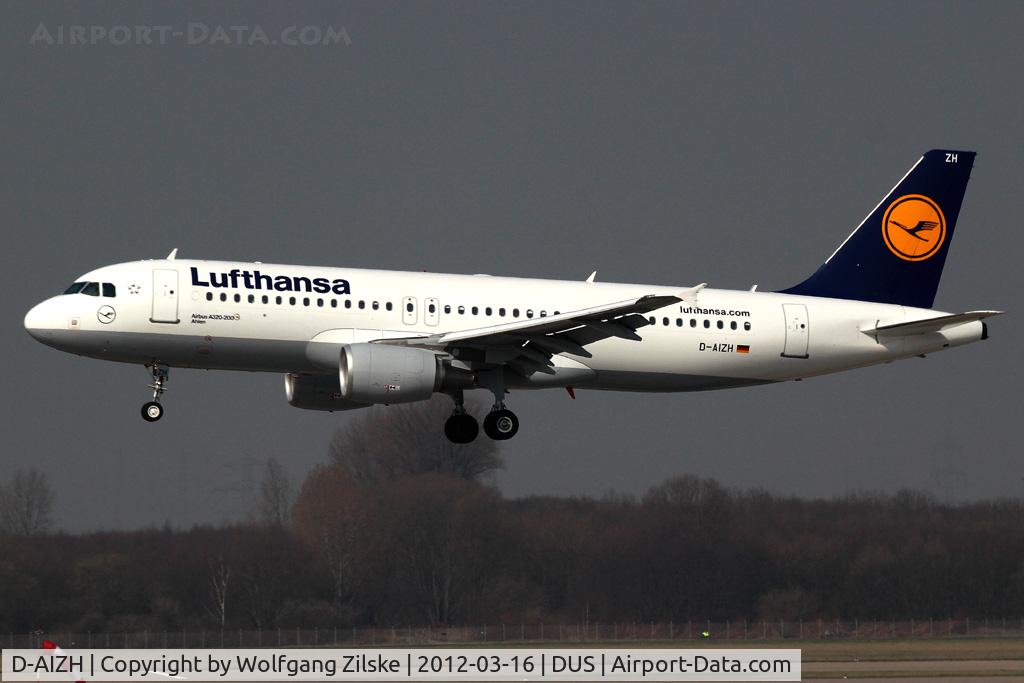 D-AIZH, 2010 Airbus A320-214 C/N 4363, visitor