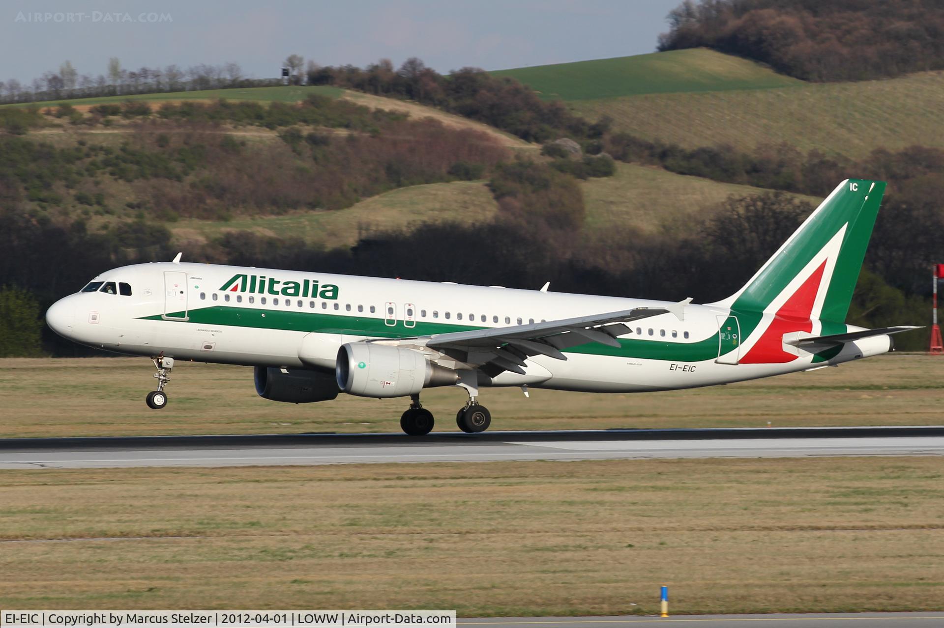 EI-EIC, 2010 Airbus A320-216 C/N 4520, Landing 34
