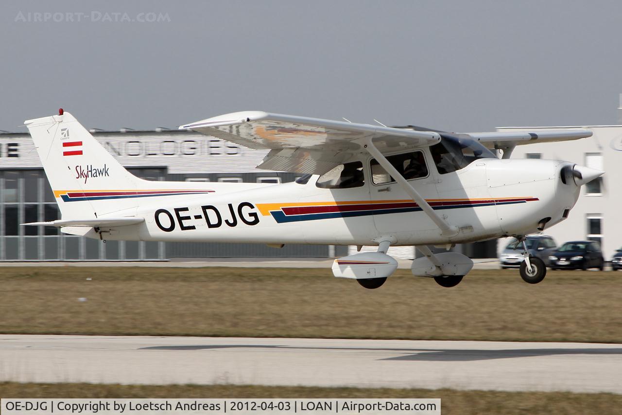 OE-DJG, 2001 Cessna 172R Skyhawk C/N 17281036, Private used