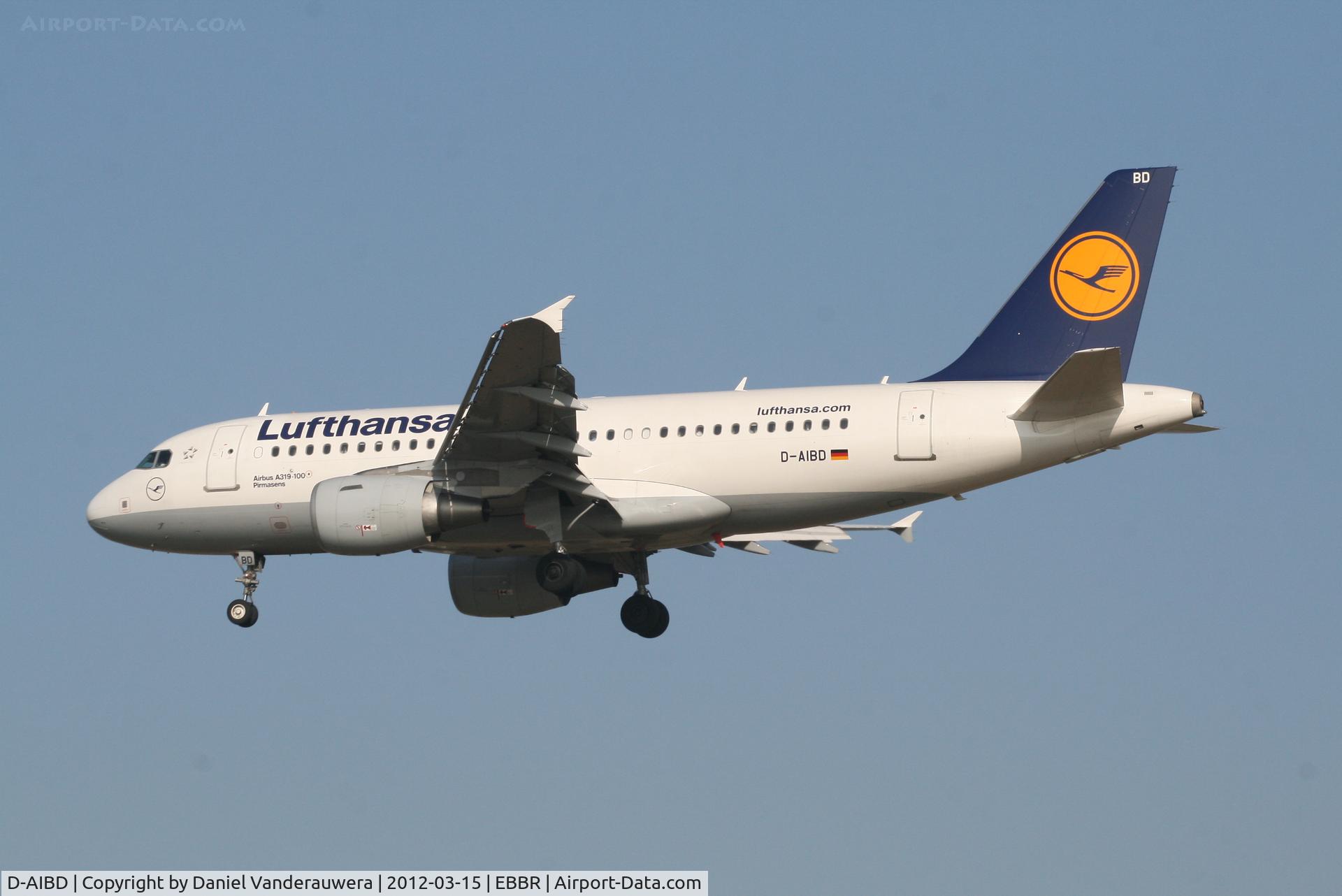 D-AIBD, 2010 Airbus A319-112 C/N 4455, Flight LH1008 is descending to RWY 25L