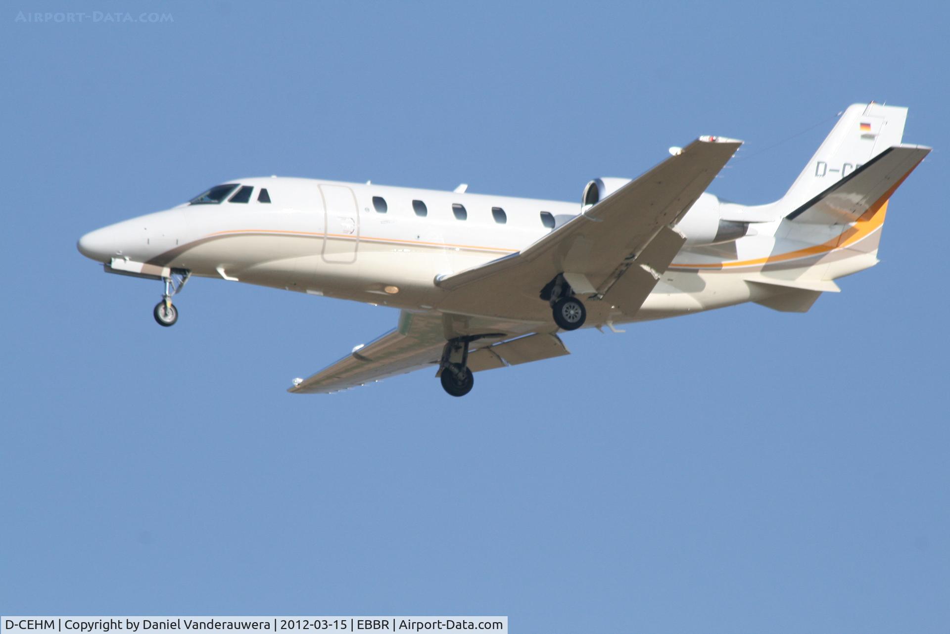 D-CEHM, 2009 Cessna 560XL Citation XLS+ C/N 560-6021, Descending to RWY 25L