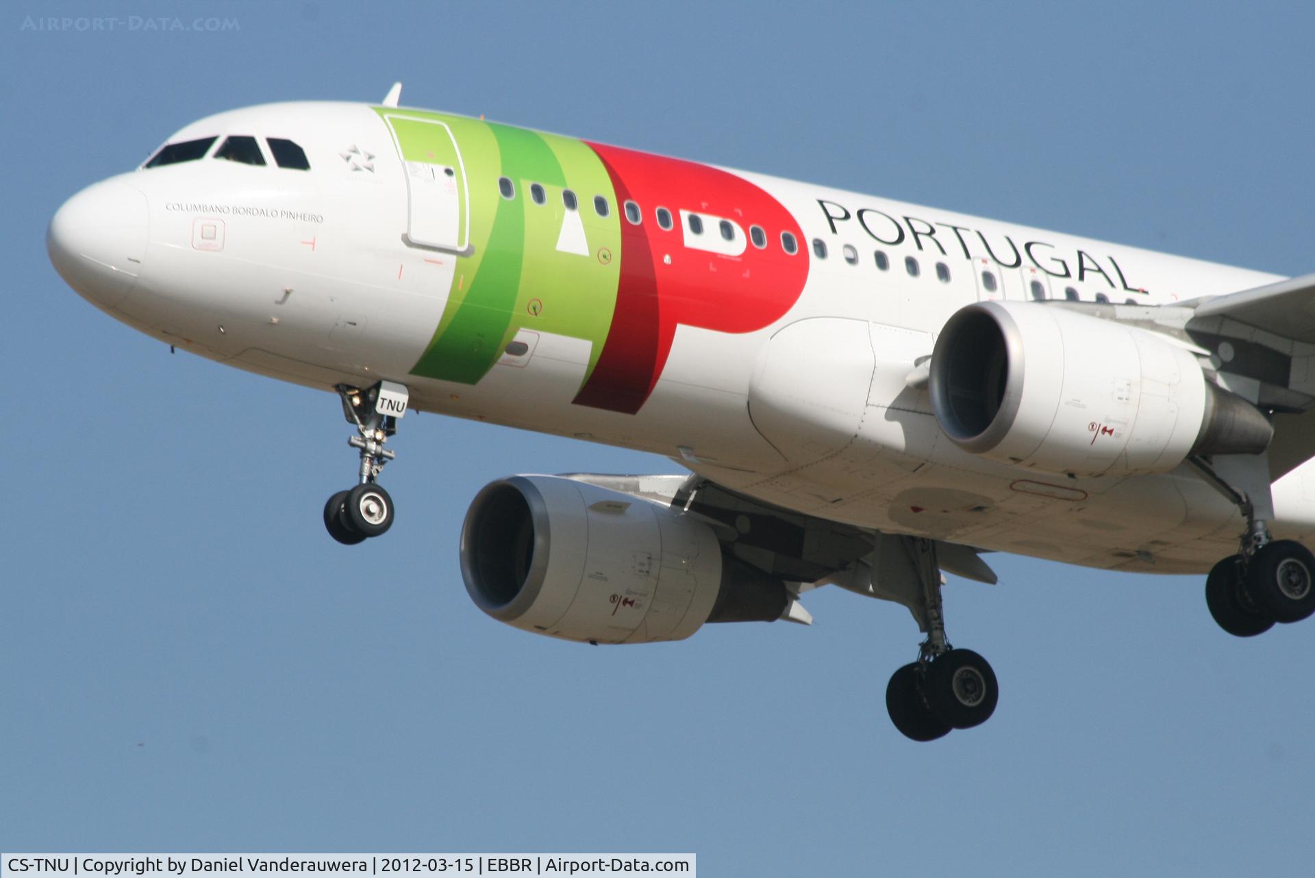 CS-TNU, 2009 Airbus A320-214 C/N 4106, Arrival of flight TP606 to RWY 25L