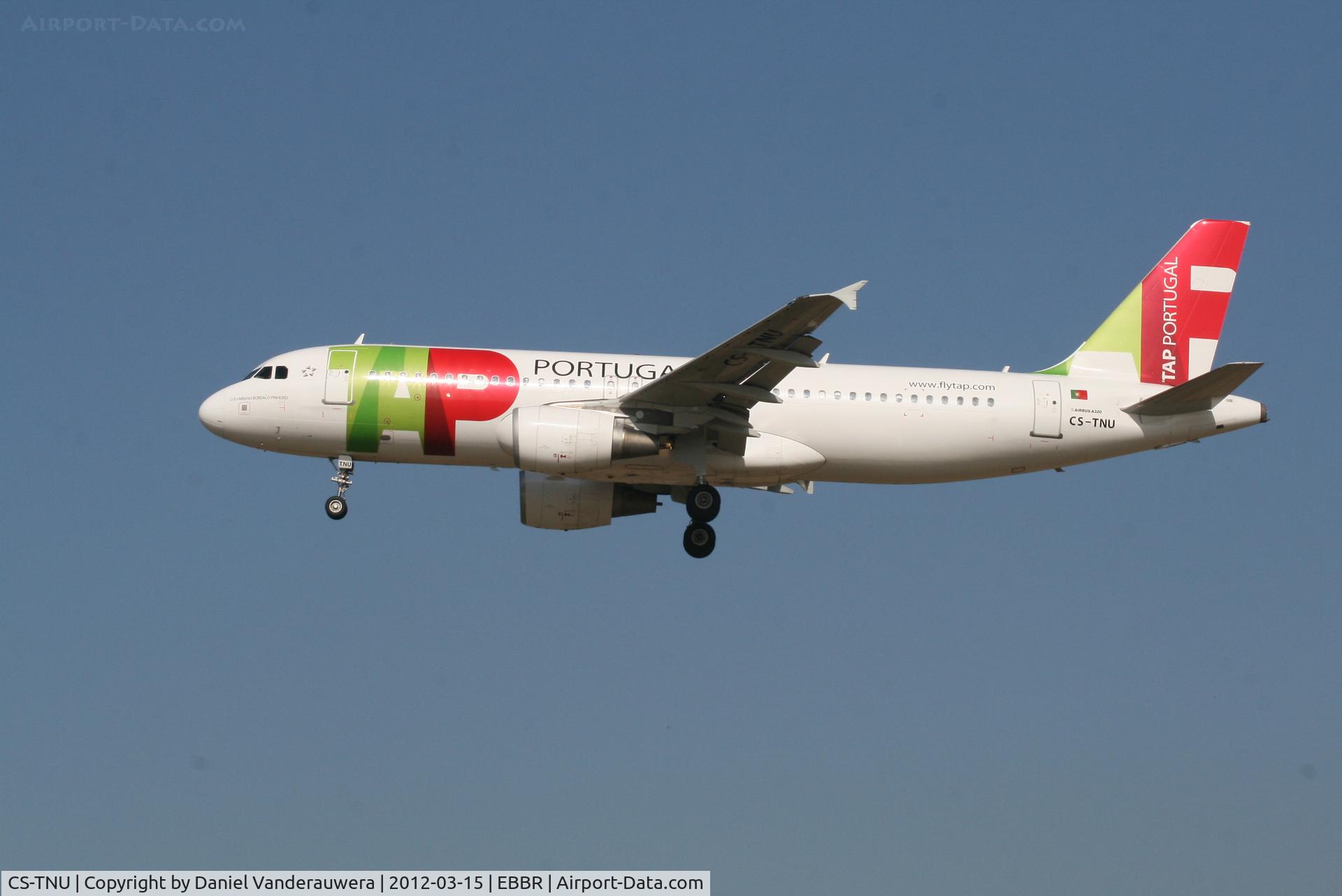 CS-TNU, 2009 Airbus A320-214 C/N 4106, Flight TP606 is descending to RWY 25L