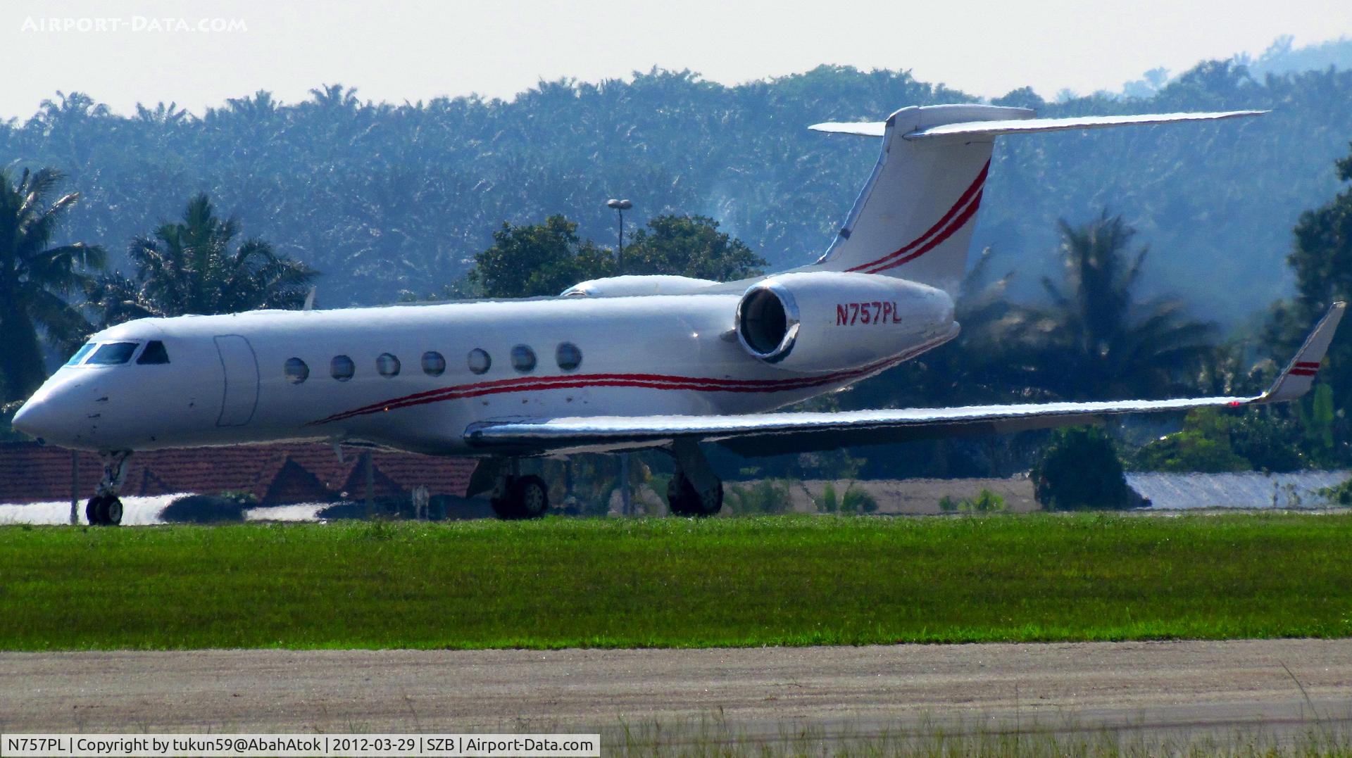 N757PL, 2009 Gulfstream Aerospace GV-SP (G550) C/N 5249, Private Jet
