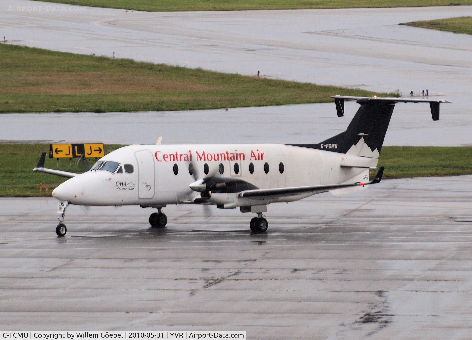 C-FCMU, 1997 Beech 1900D C/N UE-285, Taxi to the place on the platform