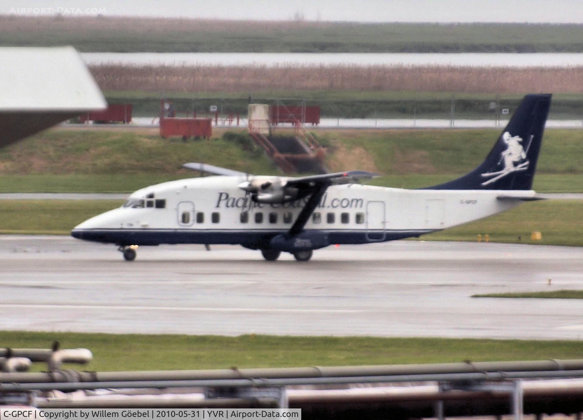 C-GPCF, 1983 Short 360-300 C/N SH.3620, Taxi to the runway of Vancouver Airport
