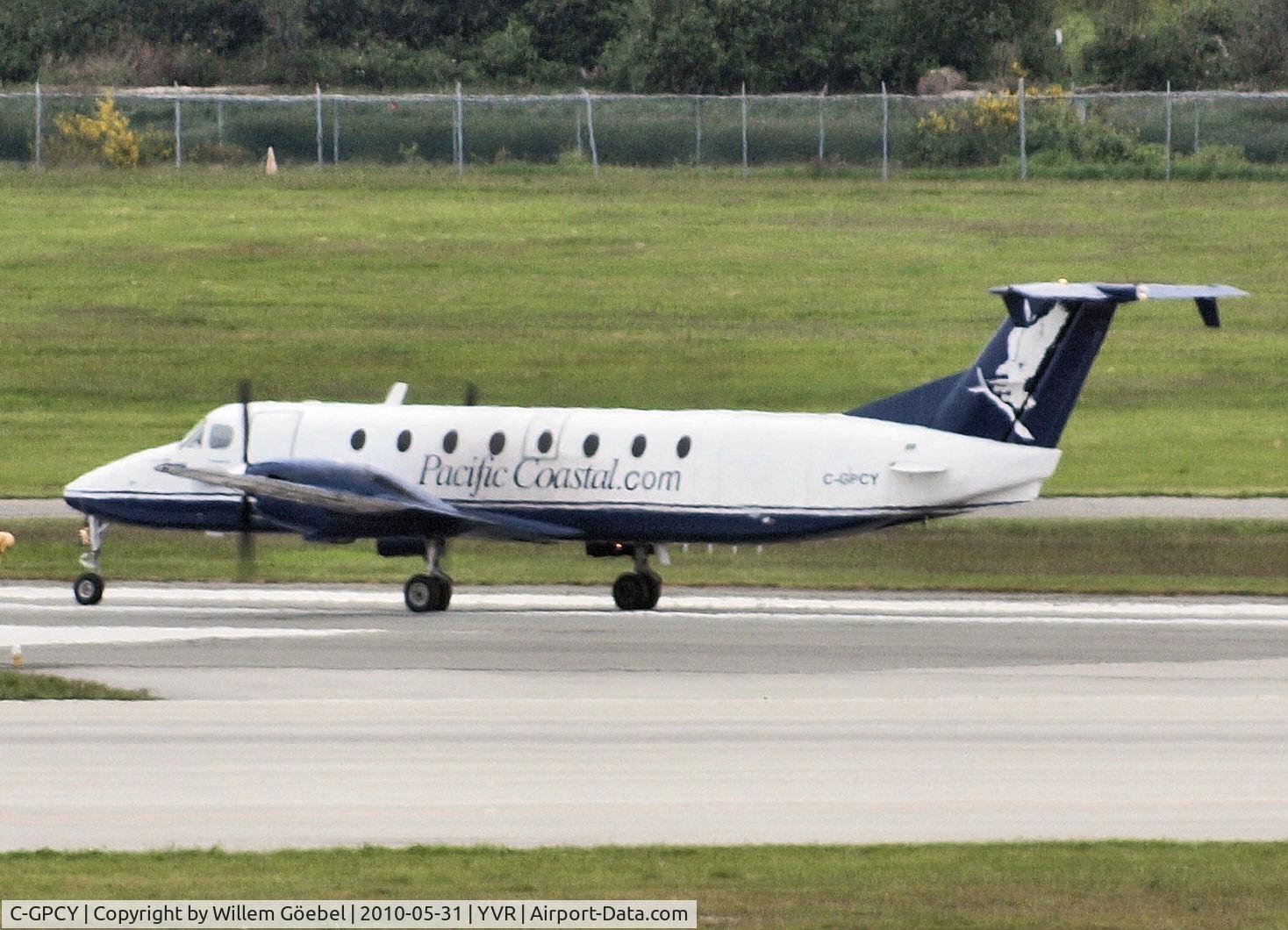 C-GPCY, Beech 1900C C/N UB-45, Taxi to the runway of Vancouver Airport