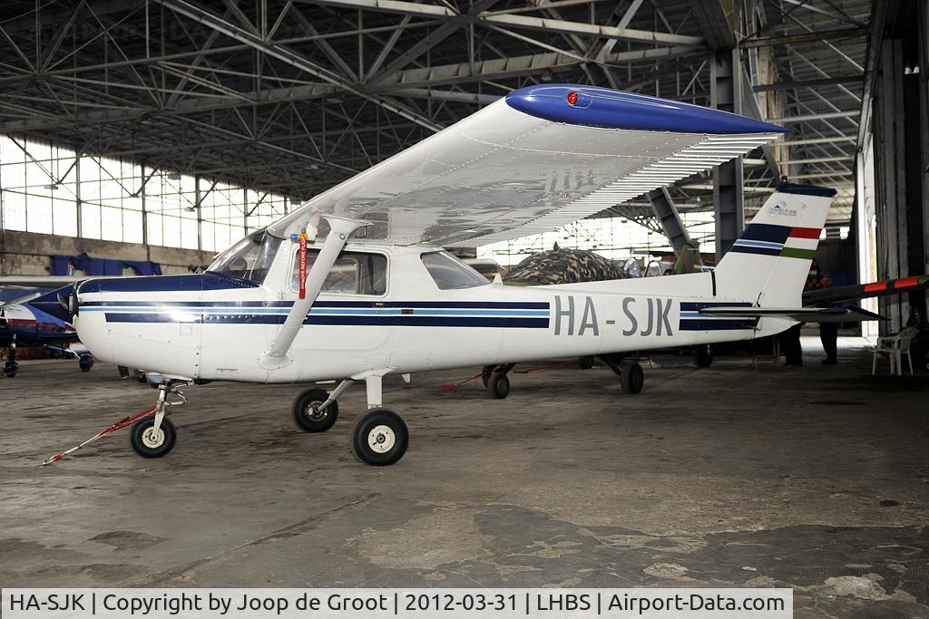HA-SJK, 1981 Cessna 152 C/N 15284860, Centro Plane
