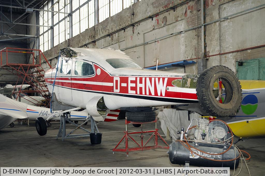 D-EHNW, Cessna T210L Turbo Turbo Centurion C/N 21060771, Was involved in a landing accident on July the 11th 2011. The remains of the aircraft are now stored in the back of the hangar.