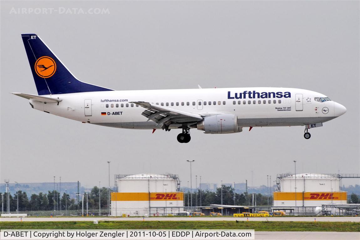D-ABET, 1994 Boeing 737-330 C/N 27903, Final approach for rwy 26L...