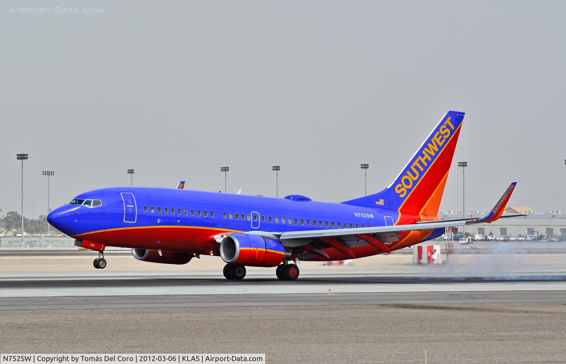 N752SW, 1999 Boeing 737-7H4 C/N 29804, N752SW Southwest Airlines 1999 Boeing 737-7H4 C/N 29804

Heavy windy day and dust cloud...

- Las Vegas - McCarran International (LAS / KLAS)
USA - Nevada, March 6, 2012
Photo: Tomás Del Coro