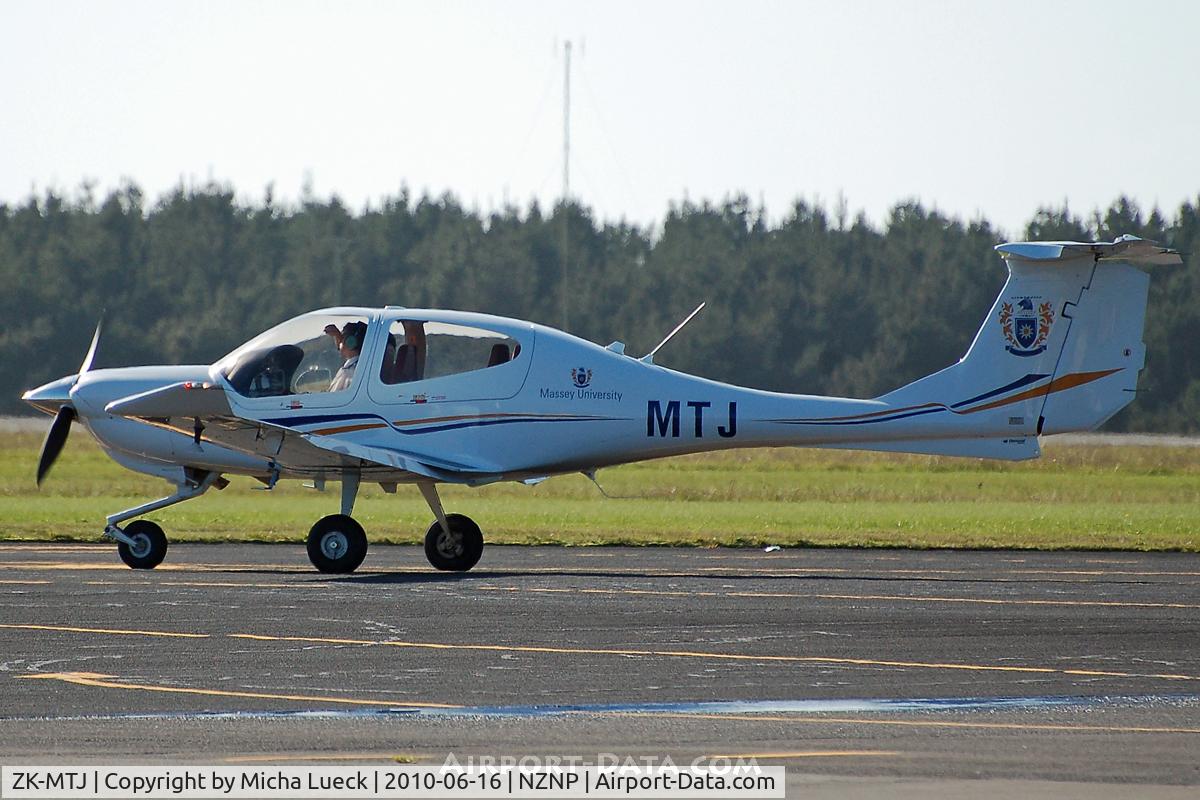 ZK-MTJ, Diamond DA-40 Diamond Star C/N 40.1020, At New Plymouth