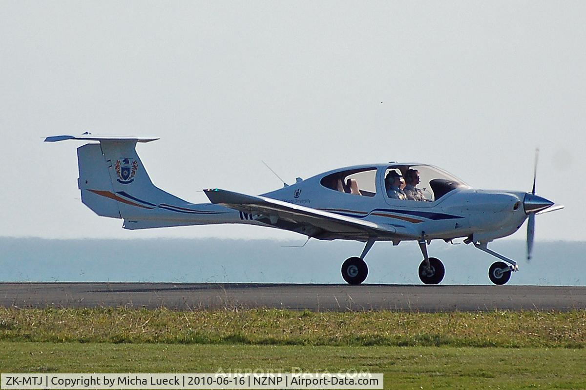 ZK-MTJ, Diamond DA-40 Diamond Star C/N 40.1020, At New Plymouth