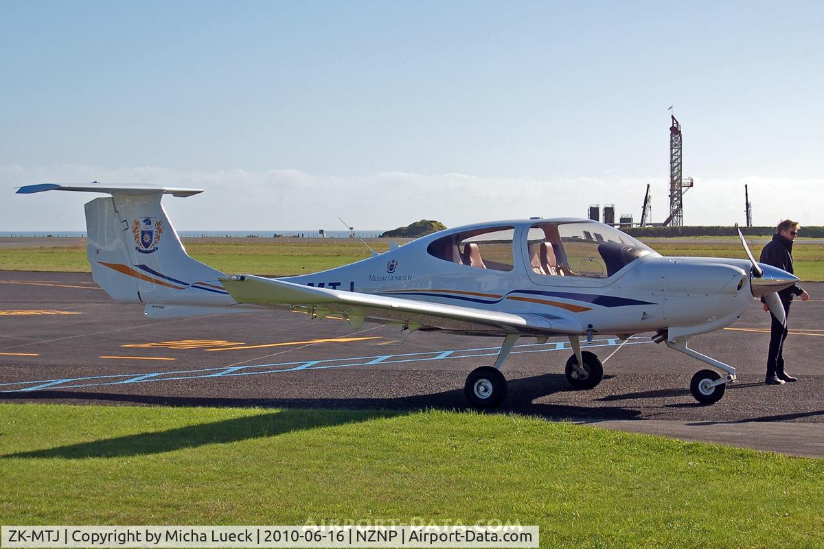 ZK-MTJ, Diamond DA-40 Diamond Star C/N 40.1020, At New Plymouth