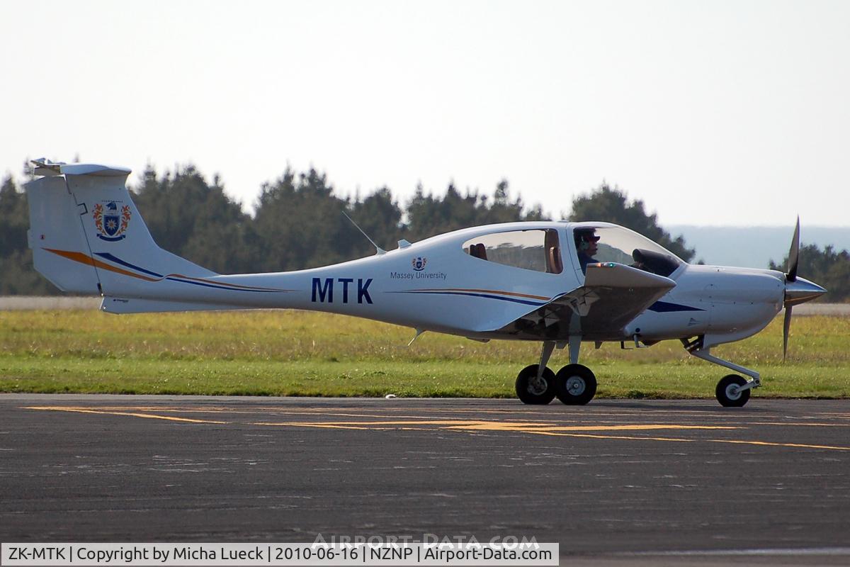 ZK-MTK, Diamond DA-40 Diamond Star C/N 40.1027, At New Plymouth