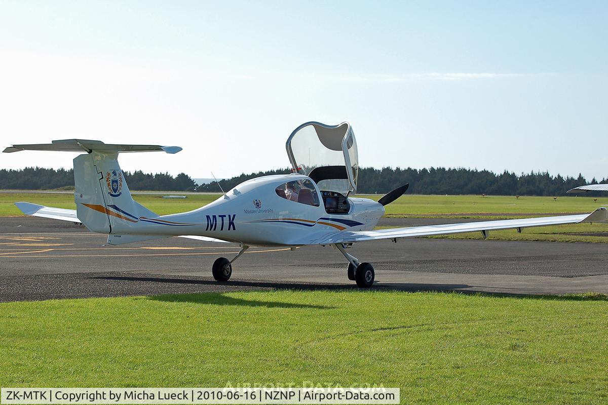 ZK-MTK, Diamond DA-40 Diamond Star C/N 40.1027, At New Plymouth