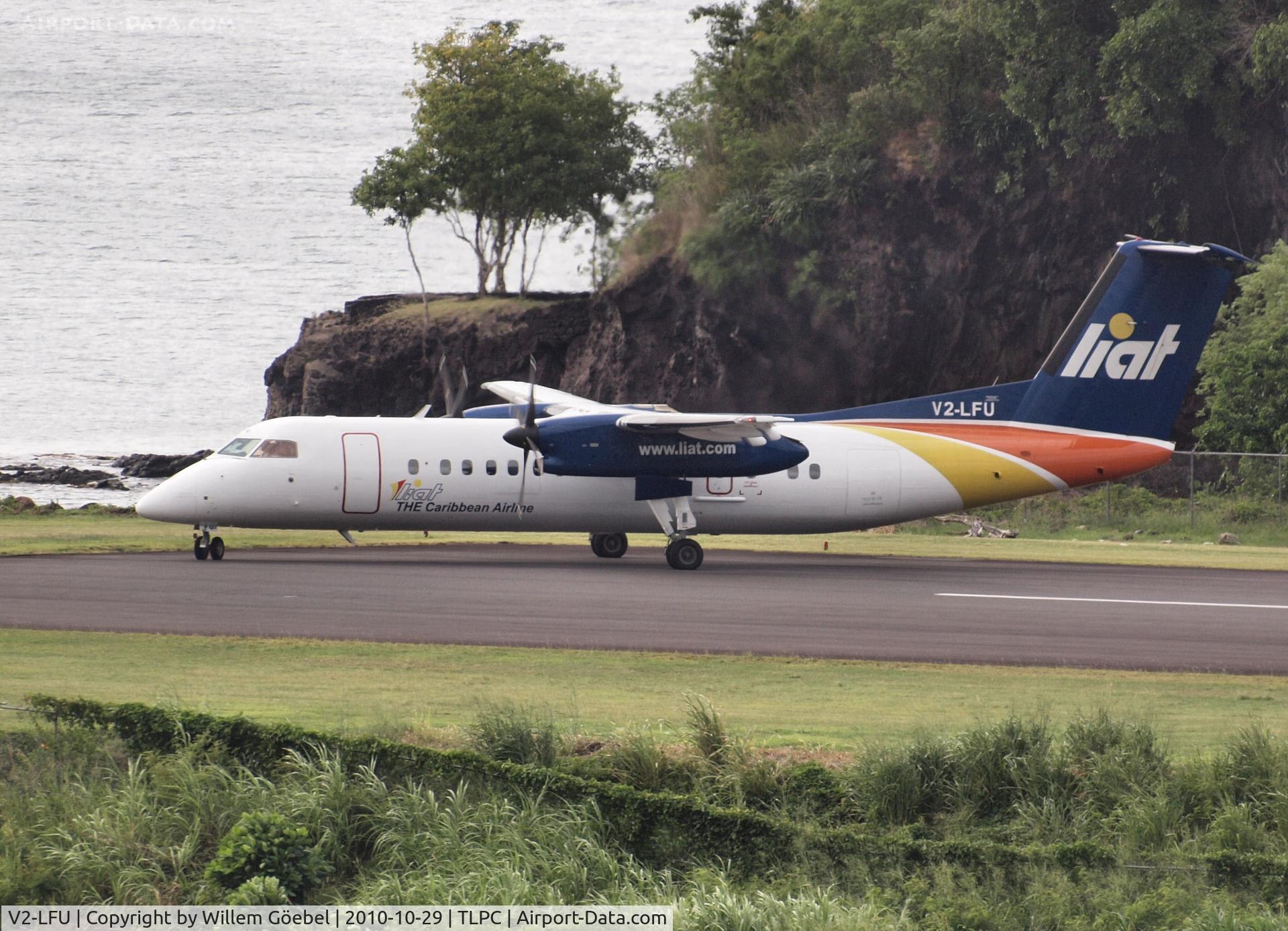 V2-LFU, 1990 De Havilland Canada DHC-8-311 Dash 8 C/N 250, Taxi on the turning point of the airstrip of st Lucia