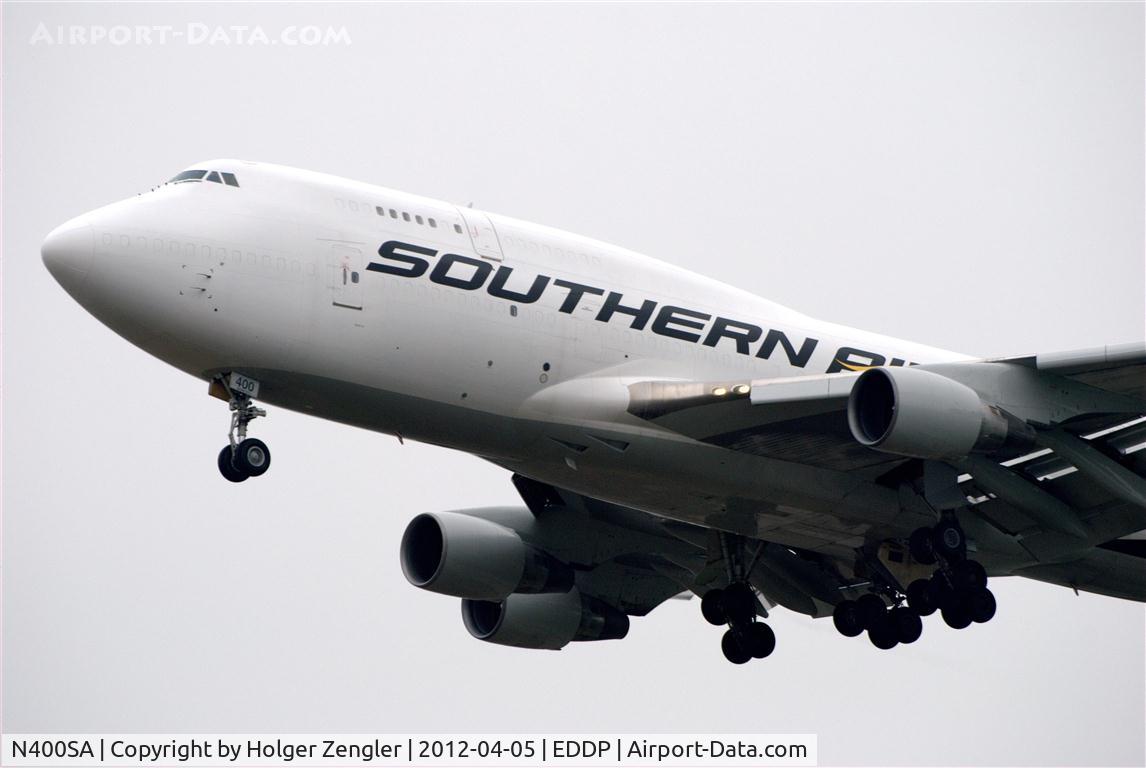 N400SA, 1993 Boeing 747-400 C/N 27068, Close shot of an 29 years old lady...